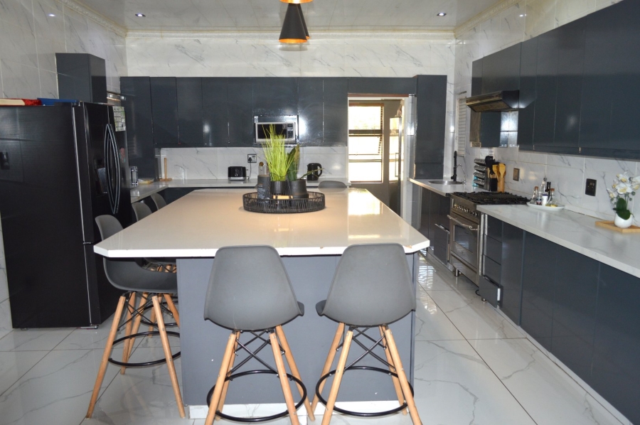 4 Bedroom Property for Sale in Wilkoppies North West